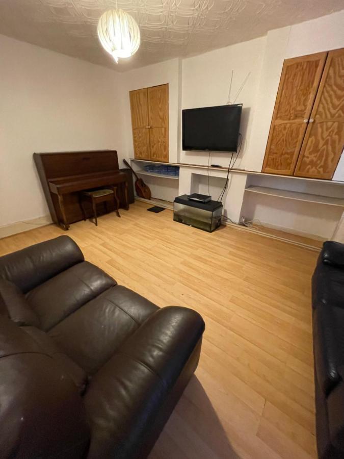 Elmdene Road - Large Room London Exterior photo