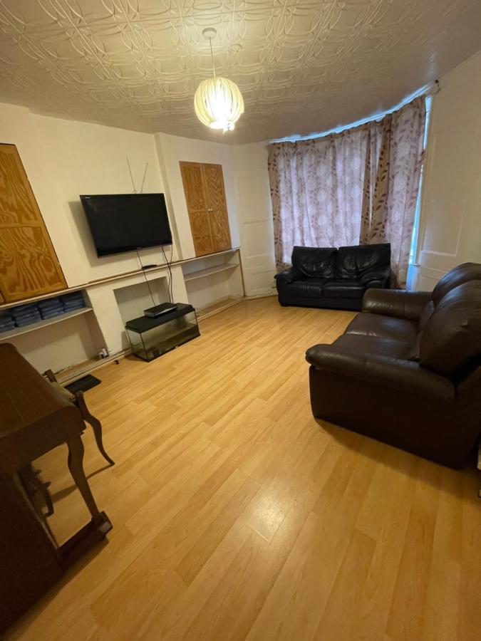 Elmdene Road - Large Room London Exterior photo